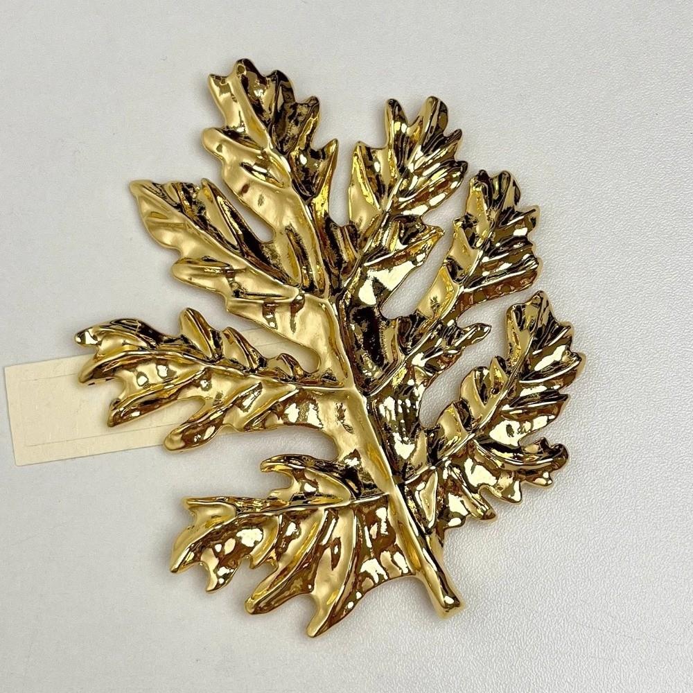 Exquisite Corsage Ornament Maple Leaf Brooch Vintage French Style Long Leaf Pin Gold Chest Flower Metal Glossy Brooch Gift
