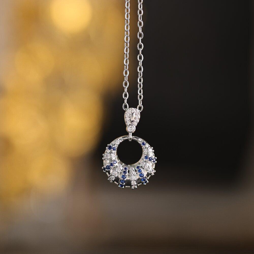 Luxury Blue Sapphire Choker Necklace with Rhinestones Vintage Court Style Pendant Elegant Jewelry for Women