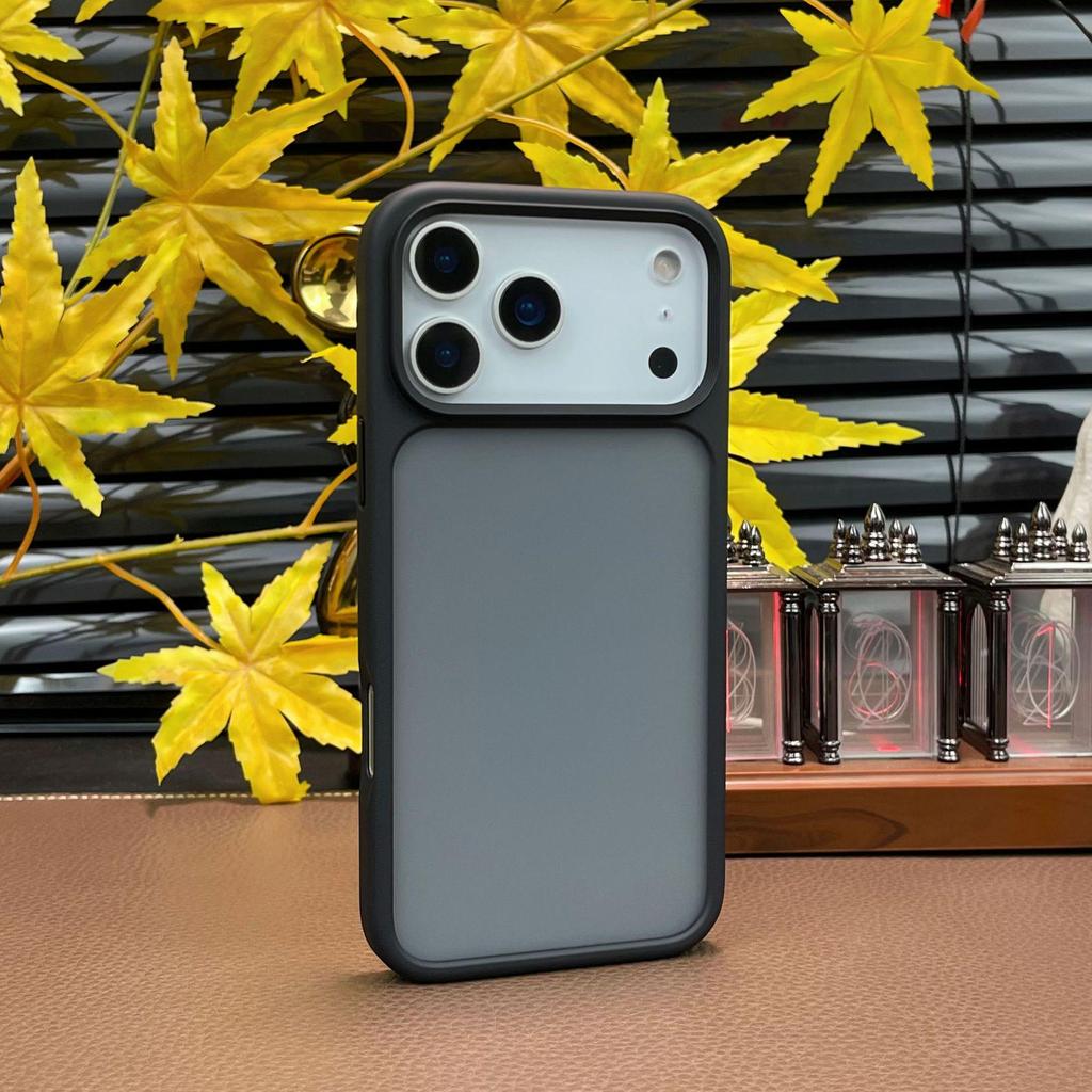 Youdun Классический чехол с матовой поверхностью, приятный на ощупь, с магнитным креплением и мягкими краями для защиты iPhone 17 Pro Max