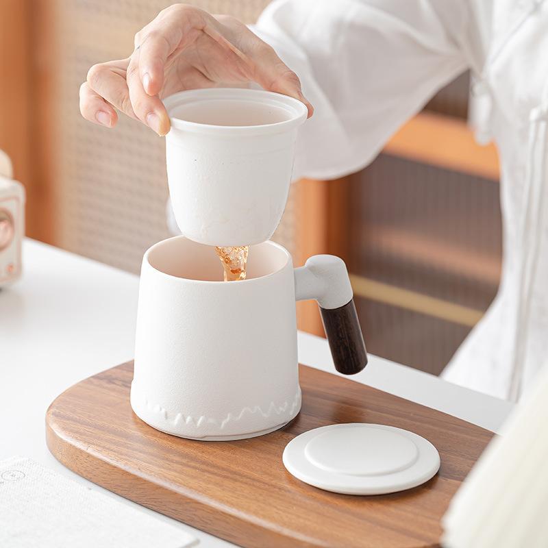 Ceramic Cup Tea Separation Cup Drinking Water Mug with Filter Office Cup Hand-held Gift Cup Gift Cup