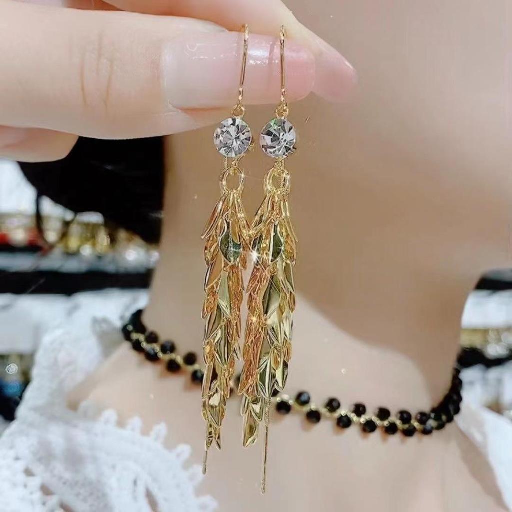 Cat's Eye Tassel Ear Chain 2024 Trend: Elegant Long Earrings with Light Luxury Design