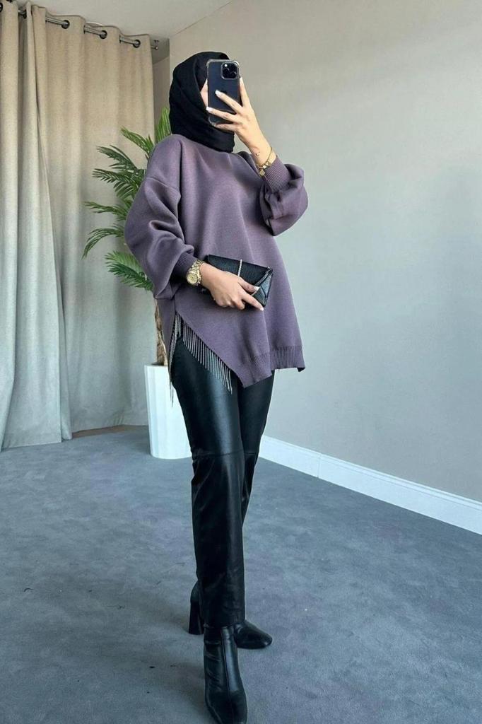 Женский длинный свитер в стиле хиджаб с круглым вырезом и воздушными рукавами и цепочкой с детальным разрезом