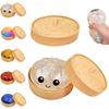 Dumpling Squishies носит с собой мягкую и нелипкую игрушку-антистресс для сжимания руками с эффектом отскока