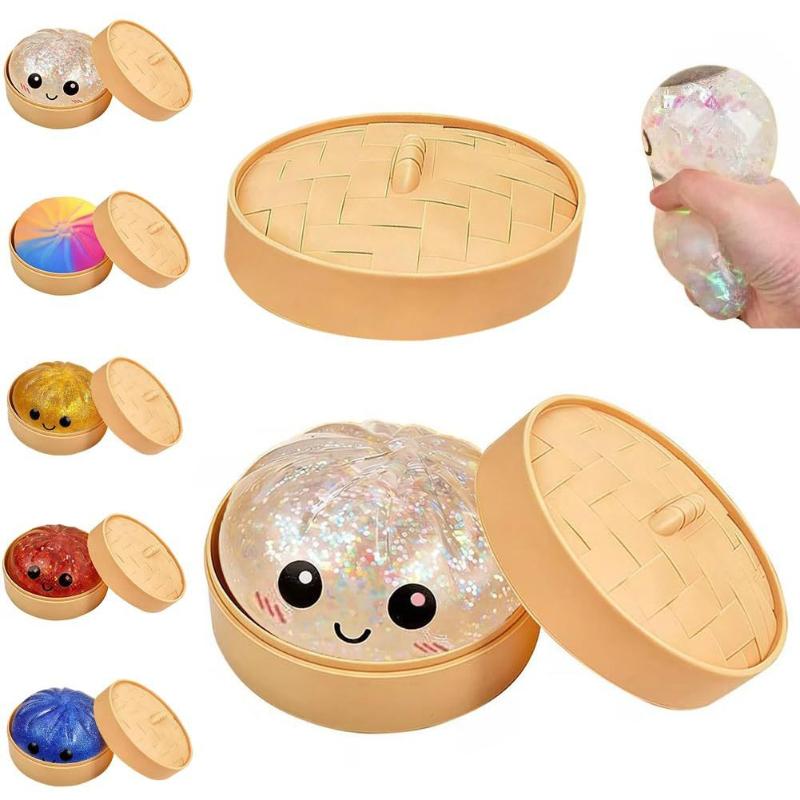 Dumpling Squishies носит с собой мягкую и нелипкую игрушку-антистресс для сжимания руками с эффектом отскока