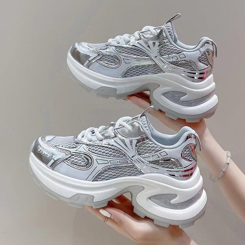 Женские кроссовки для пап на толстой подошве 2024 года, летние, новые сетчатые, дышащие и легкие, кроссовки для бега, подчеркивающие маленькие ноги и увеличивающие рост, женская обувь