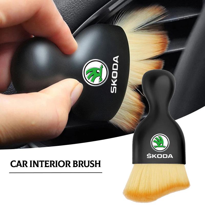 Car Emblem Cleaning Soft Brush Dust Remover Tool Accessories For Skoda Octavia MK2 MK1 2 3 A7 A8 Fabia Karoq Superb Rapid Kamiq gjbx97