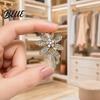 Легкая брошь-булавка из сплава с 3D-дизайном цветка и сверкающими стразами
