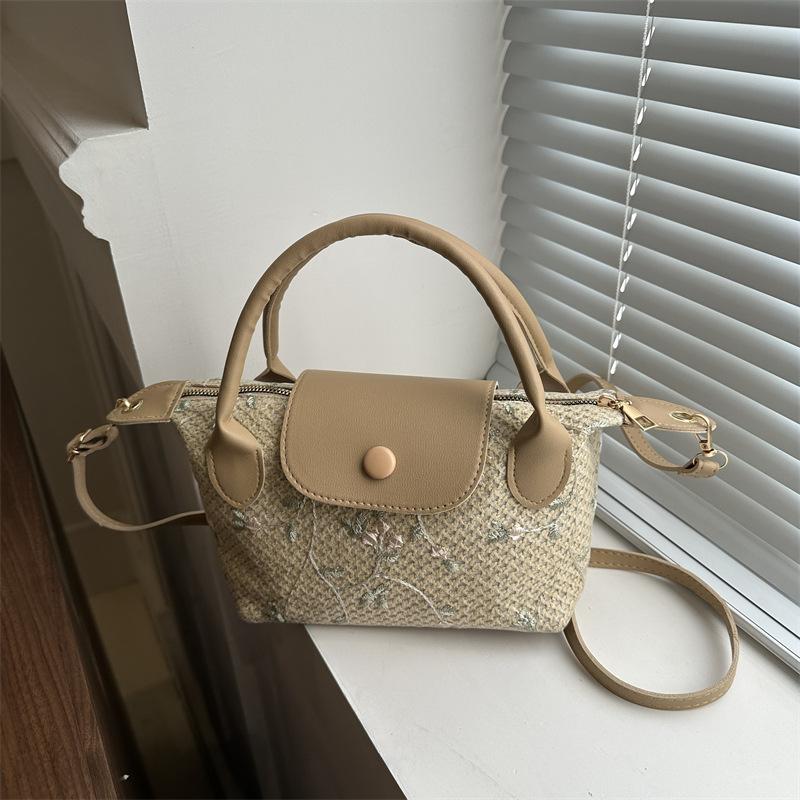 Соломенная модная нежная сумочка 2025 весна новая универсальная ins сумка-мессенджер в иностранном стиле маленькая квадратная сумка женская