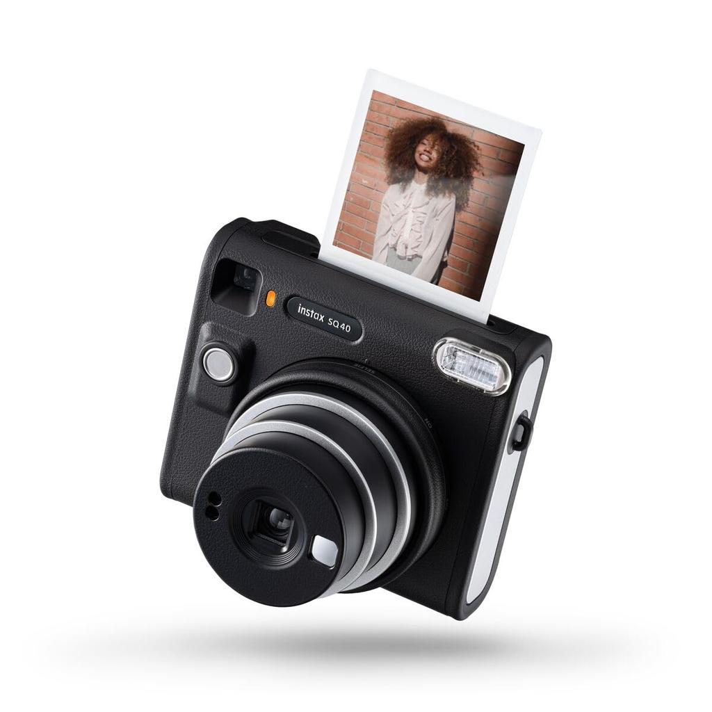 Фотокамера мгновенной печати INSTAX SQ40, черное текстурированное покрытие.