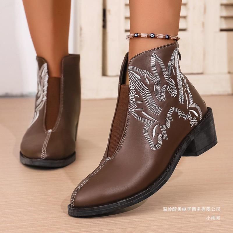 European and American Short Tube Embroidered Leather Boots Women's 2025 Autumn and Winter Large Size Pointed V Mouth Casual Elastic Belt Martin Boots