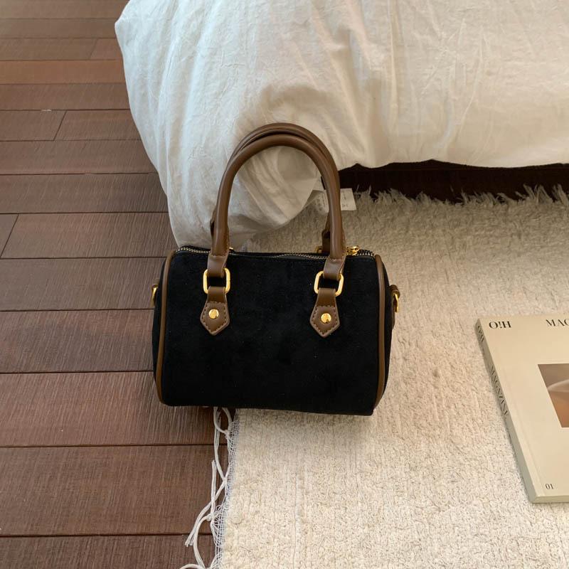 Высококлассная нишевая сумка женская повседневная сумка-бостон 2025 новая модная осенне-зимняя универсальная одноплечевая сумка-кроссбоди сумка-подушка