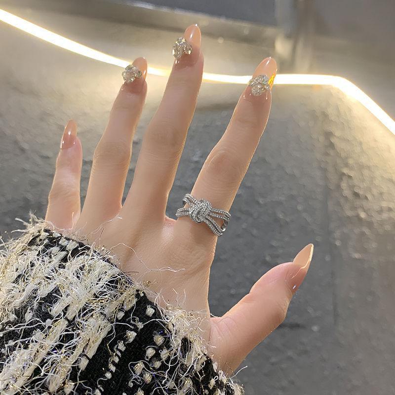 Модное сверкающее кольцо с бриллиантом для женщин — элегантный, минималистичный и шикарный аксессуар для указательного пальца