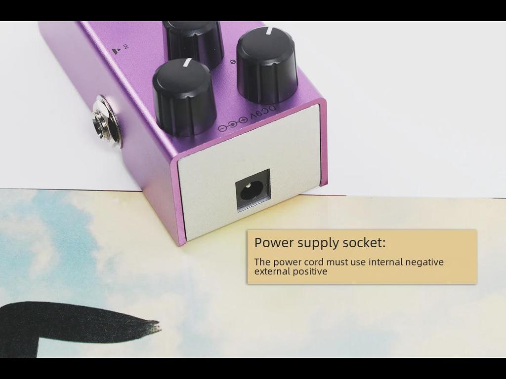 Компактная педаль эффектов для электрогитары: 10 эффектов, включая эквалайзер, дисторшн, овердрайв, фузз, хорус, симуляцию и задержку.