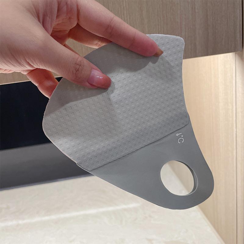 Маска для лица из ледяного шелка с гиалуроновой кислотой и защитой от ультрафиолета