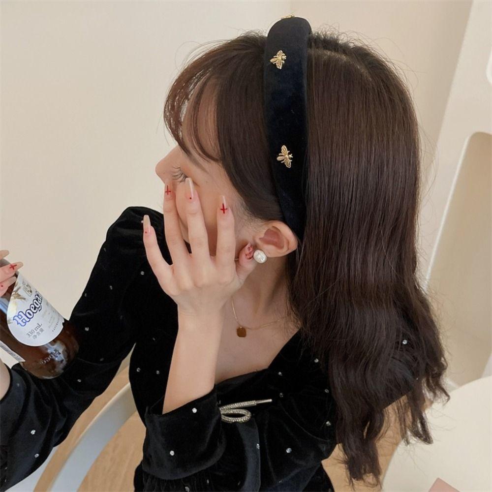 Hair Accessories Retro Hair Hoop Vintage Velvet Korean Style Personalized French Headband Bee Hairbands Wide Brim Hair Hoop