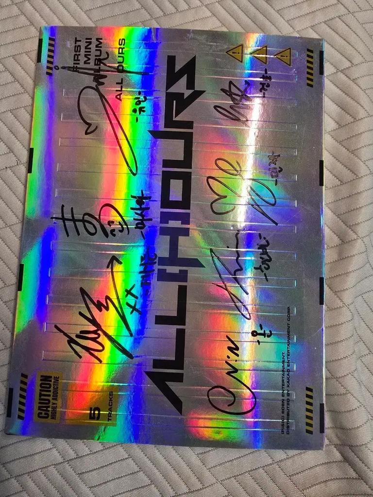 allhours All Awards Autographed Album