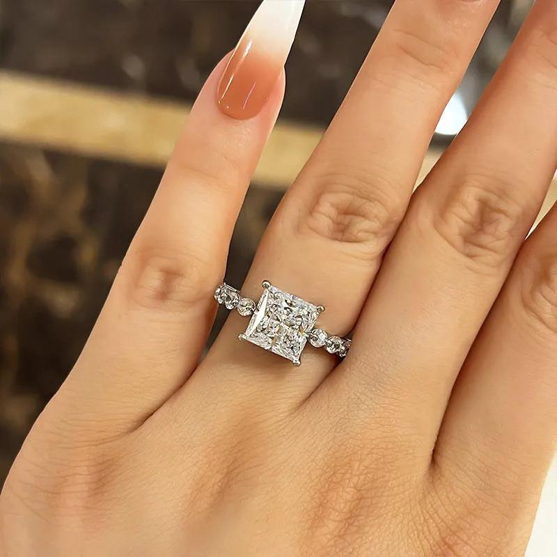 Luxurious Square Zircon Simple and High-end Sparkling White Women's Elegant Daily Engagement Ring