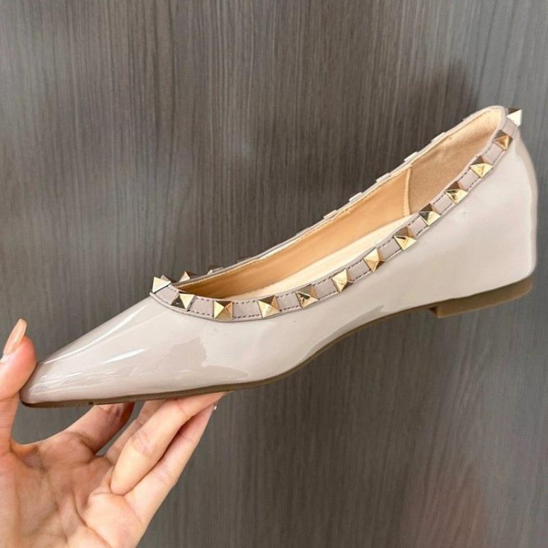 Fashion Women Flats Shoes 2024 New Popular Classic Patent Leather Rivet Flat Loafers Shoes for Women Ballet Mary Jane Sneakers Women