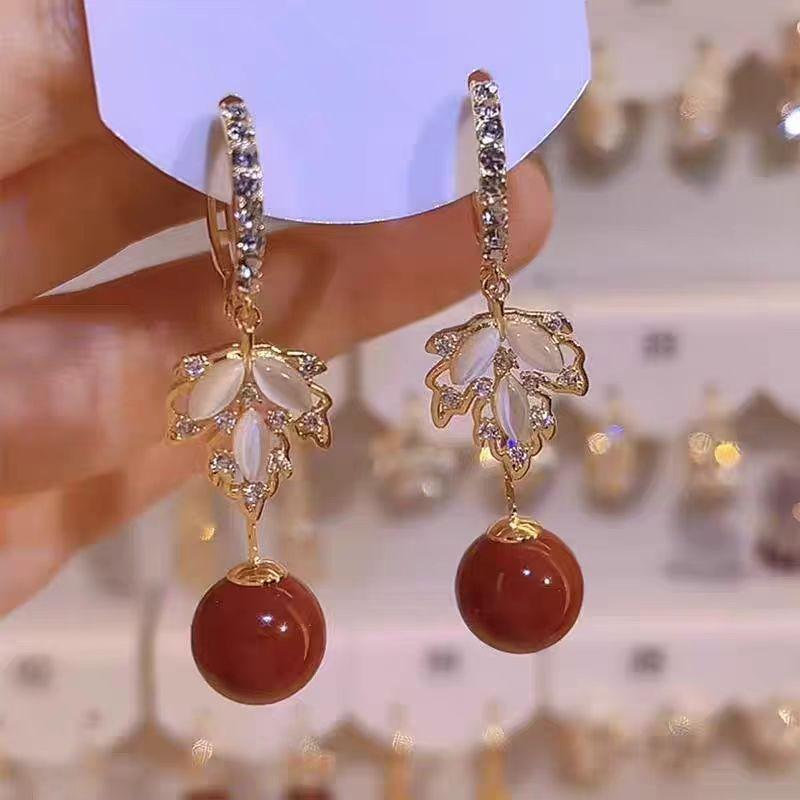 Retro design sense opal maple leaf earrings ear buckles women's red pearl fringed earrings temperament Internet celebrity earrings