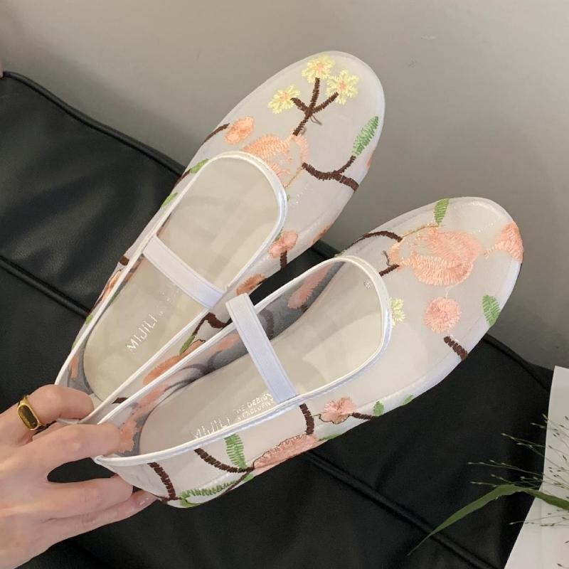 Лето 2025 Новые балетки Мягкая подошва Сетчатые дышащие сандалии Вышивка Цветочный узор Круглый носок Мюли Одинарная обувь Женские балетки