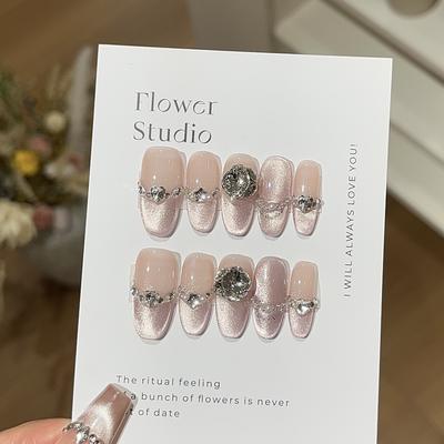 Сладкий туман лунного света нежного нюдового цвета, сверкающий порошок таро, кошачьи глаза выглядят белыми и элегантными, куча просверленных доспехов