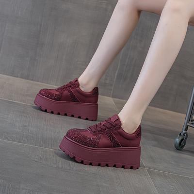 Женские немецкие тренировочные туфли на толстой подошве, увеличивающие рост, модели осени 2025 года, ретро, матовая кожа плюс стразы, повседневная модная спортивная обувь для скейтборда для женщин