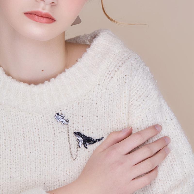 Эмалированная булавка «Вселенная путешествий» с изображением астронавта и китов, брошь с мультяшной рыбой, космическая этикетка, булавки, джинсовые куртки, броши, значок