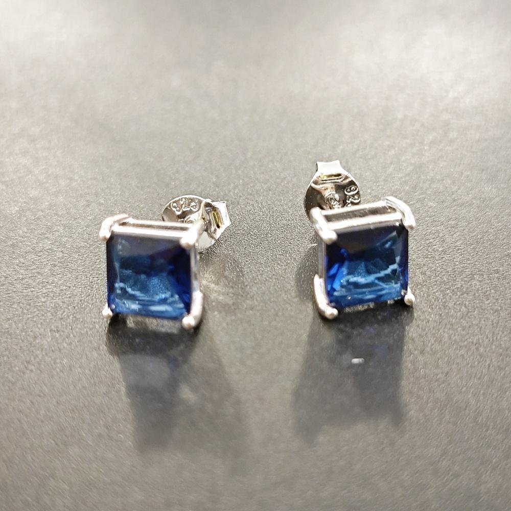 Квадратные серьги-гвоздики из серебра 925 пробы с синим, красным и зеленым цветом и фианитами