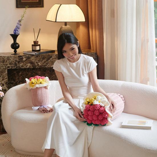 Декоративная вязаная подушка-плед «Букет роз» для дивана, кровати, подарок на День святого Валентина, День матери, Рождество