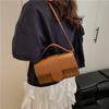 2025 Простая женская маленькая квадратная сумка Модная сумка-мессенджер на плечо для通勤, Портативная, Премиальная, Комбинированная женская сумка