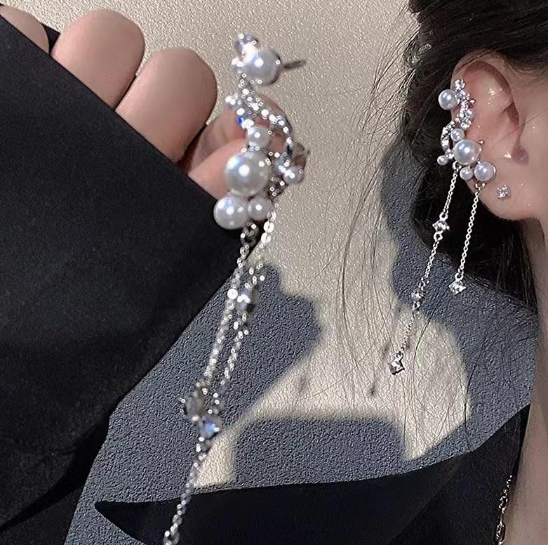 Серьги-бабочки с цирконом: Роскошь, универсальность, тренд сезона осень/зима