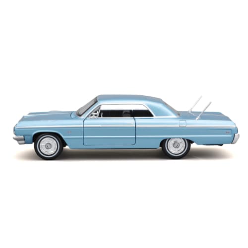 Maisto 1/24 Scale Diecast Model of the 1964 Chevrolet Impala In Blue (32908)