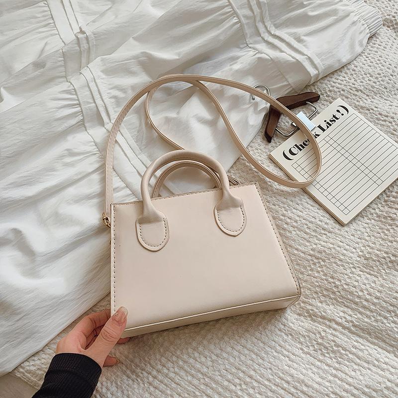 Новая маленькая сумка женская 2025 весна новая модная сумка-мессенджер модная текстурная плечевая сумочка