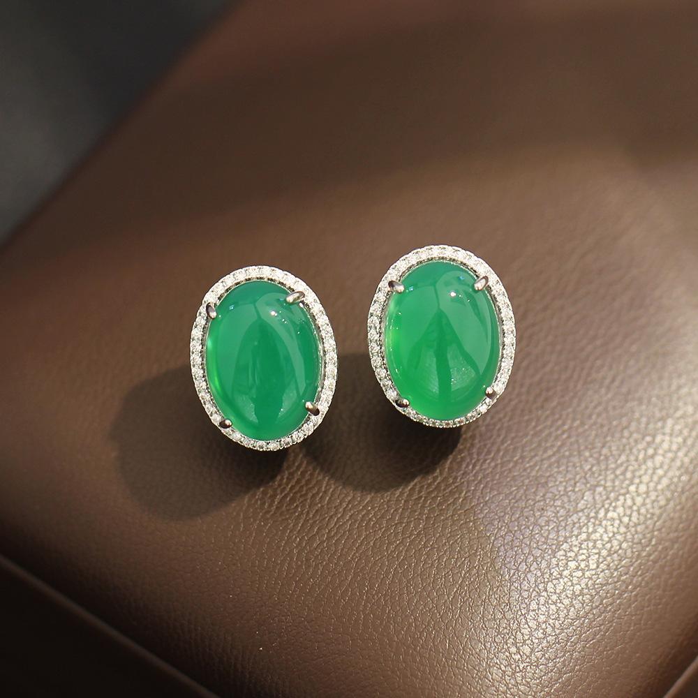 Elegant temperament Oval imitation chalcedony inlaid earrings Versatile exquisite high-end pierless earclips earrings women's models