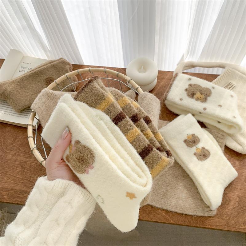 Autumn and Winter Kapibala Australian Fleece Socks, Women's Cartoon Embroidery Mid-calf Socks, Winter Thickened Warm and Cute Polka Dot Socks