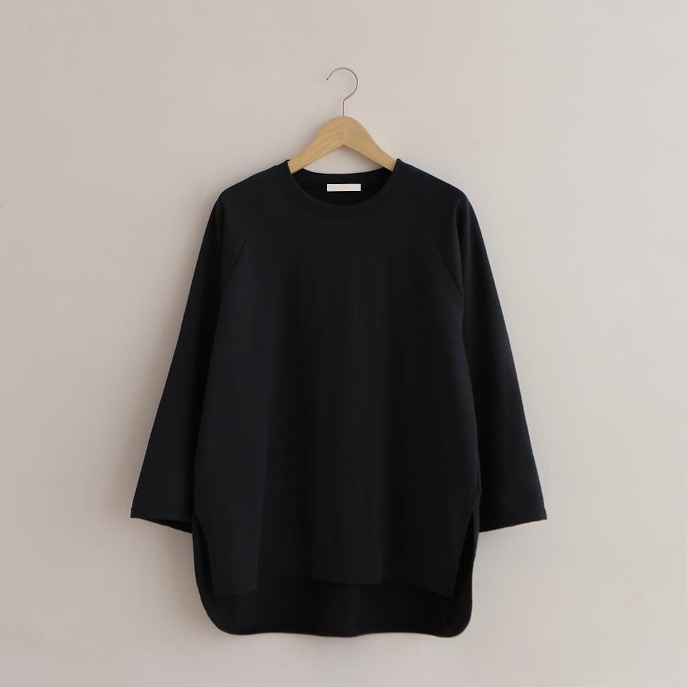 ELYSIA Bdan Raglan Asymmetrical Slit Tee