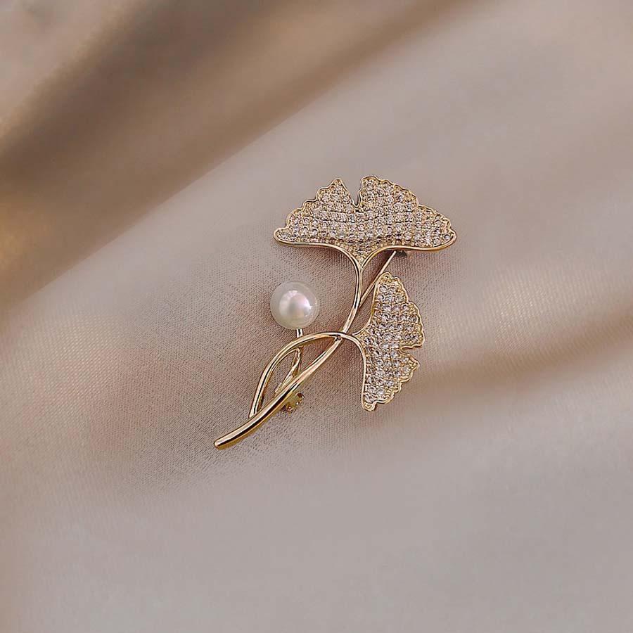 Ginkgo Biloba Brooch High-End Female Design Sense Niche Pearl Pin Anti-Light Silk Scarf Buckle Fixed Clothes Corsage Decoration