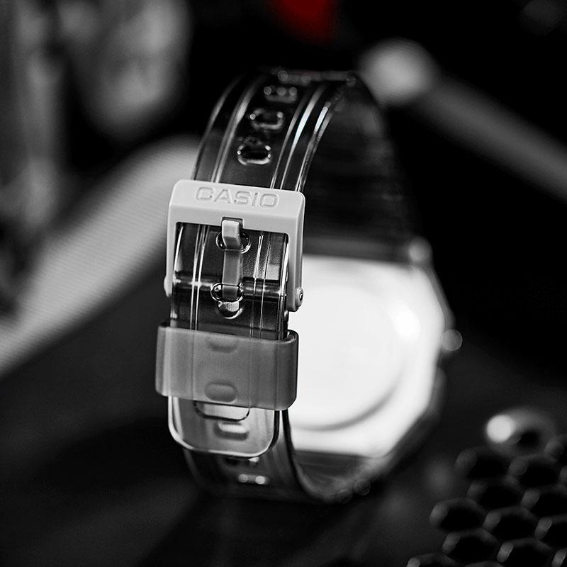 Casio Квадратные часы серии Vintage, водонепроницаемость 50 м, кварцевый механизм, ремешок из нержавеющей стали, мужские часы, белый B640WDG-7