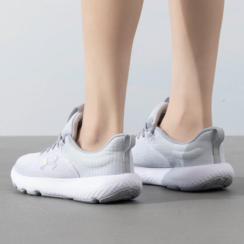 Under Armour Женская сезонная спортивно-повседневная обувь 3026683