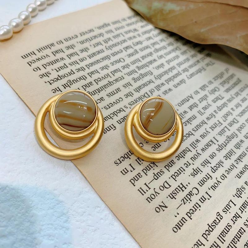 Niche Retro Design French Fashion Commuter Versatile Natural Agate Metal Multi-Layer Round Stud Earrings Versatile Earrings