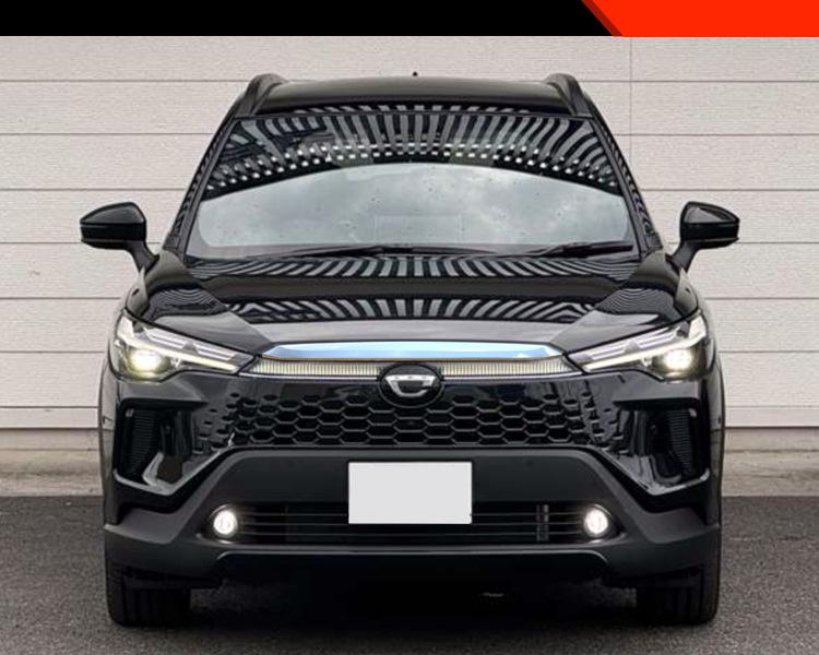 Декоративная хромированная полоса для капота Toyota Corolla CROSS (модель 25) от столкновений