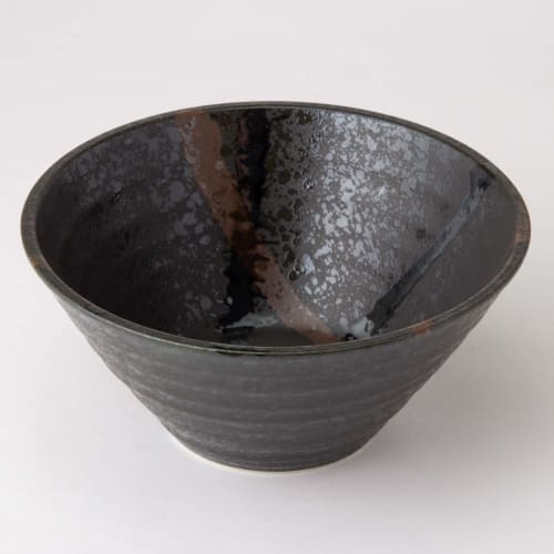 Kajual Life (Kakuni) Mino Ware "Black Specialty Ramen Bowl" - Shibuki (Splash) Design, Kiritate (Cut-off) Bowl, Approx. 20cm Diameter X 9cm Height, St