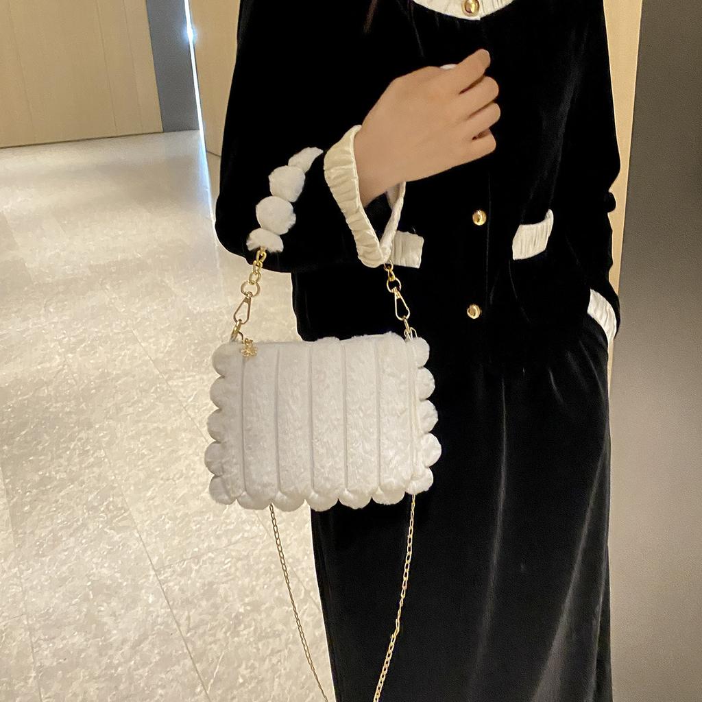 Plush bag women's autumn and winter new plush bag casual versatile chain shoulder messenger bag women's portable small square bag