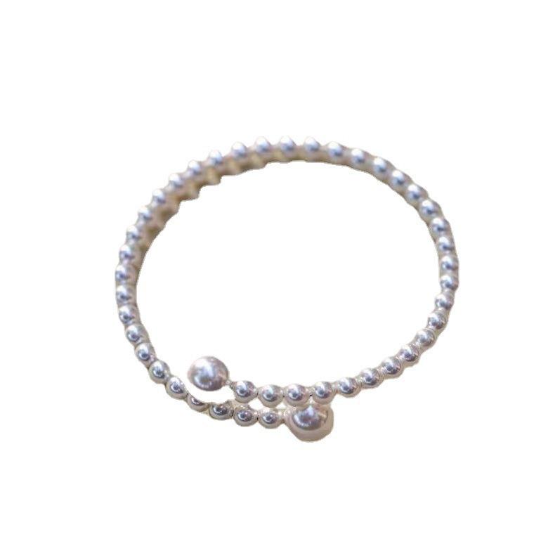 Elegant French Pearl Bracelet: Chic Retro Design for Women