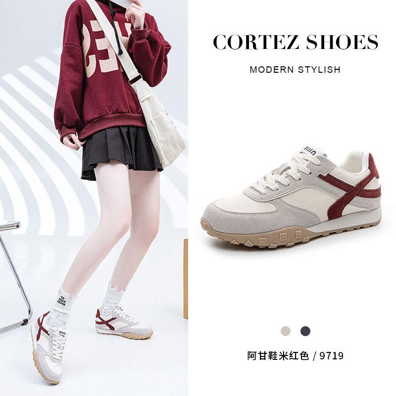 2025 новые маленькие белые туфли кожаные мягкая подошва туфли цветовое сочетание для поездок на работу тренировочные туфли женские повседневные универсальные Форрест Гамп туфли