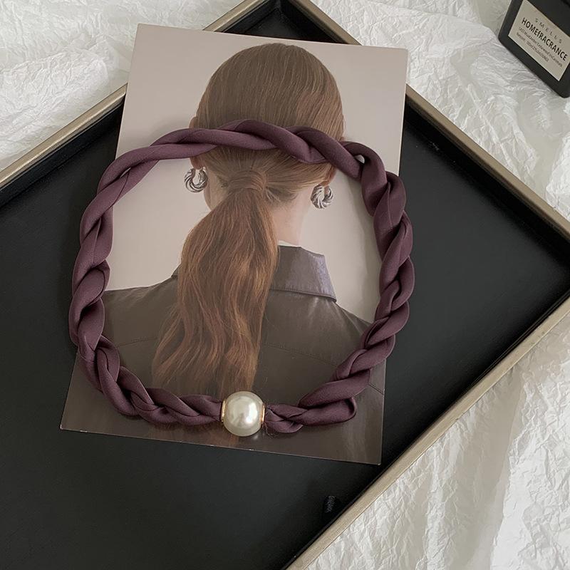 Pearl Necklace Twist Silk Scarf High-end Neck Protection Scarf with Shirt Magnetic Silk Scarf Simple Scarf Collarbone Chain