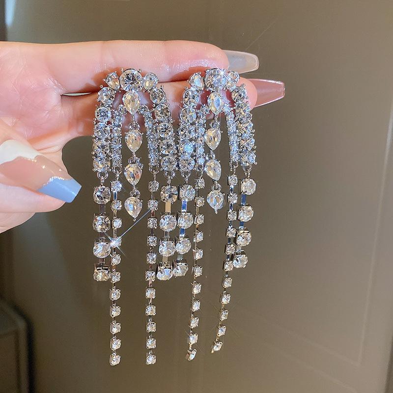 Luxury Spider Web Drop Tassel Earrings with Inlaid Diamonds