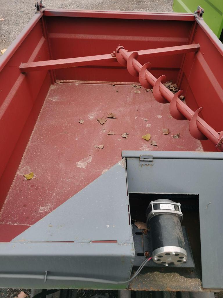 2 Cubic Meter Hydraulic Pasture Manure Scraper, 25 HP Three-Wheel Screw Manure Remover.
