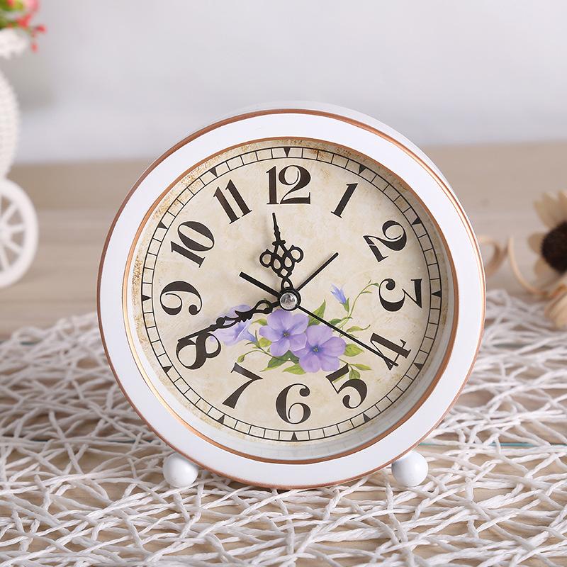 Retro Alarm Clock: European-Style Fashion & Personality Creative Silent Metal Bedside Desk Clock for Students