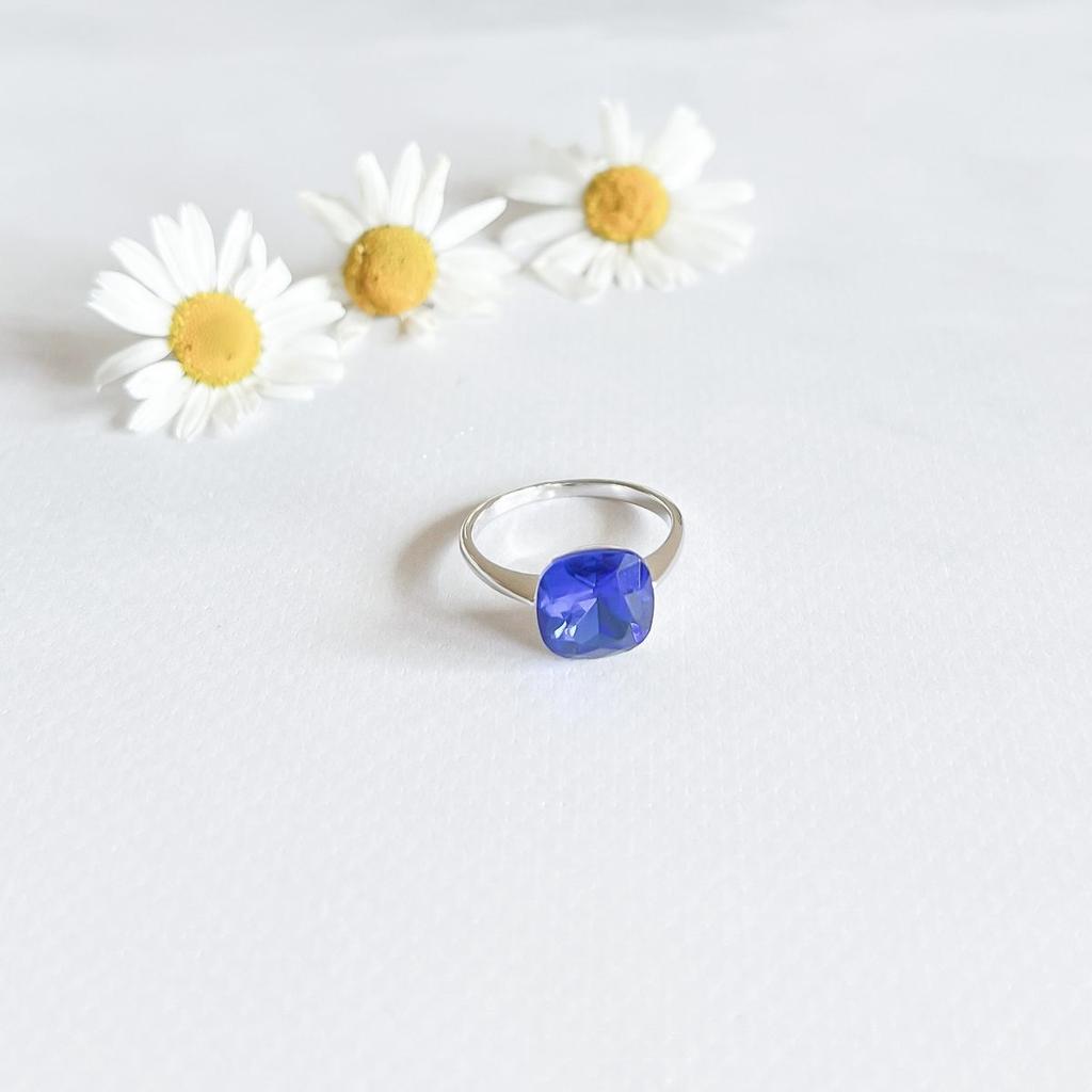 Серебряное кольцо с фианитами, вес изделия 3,05 гр (60001719)